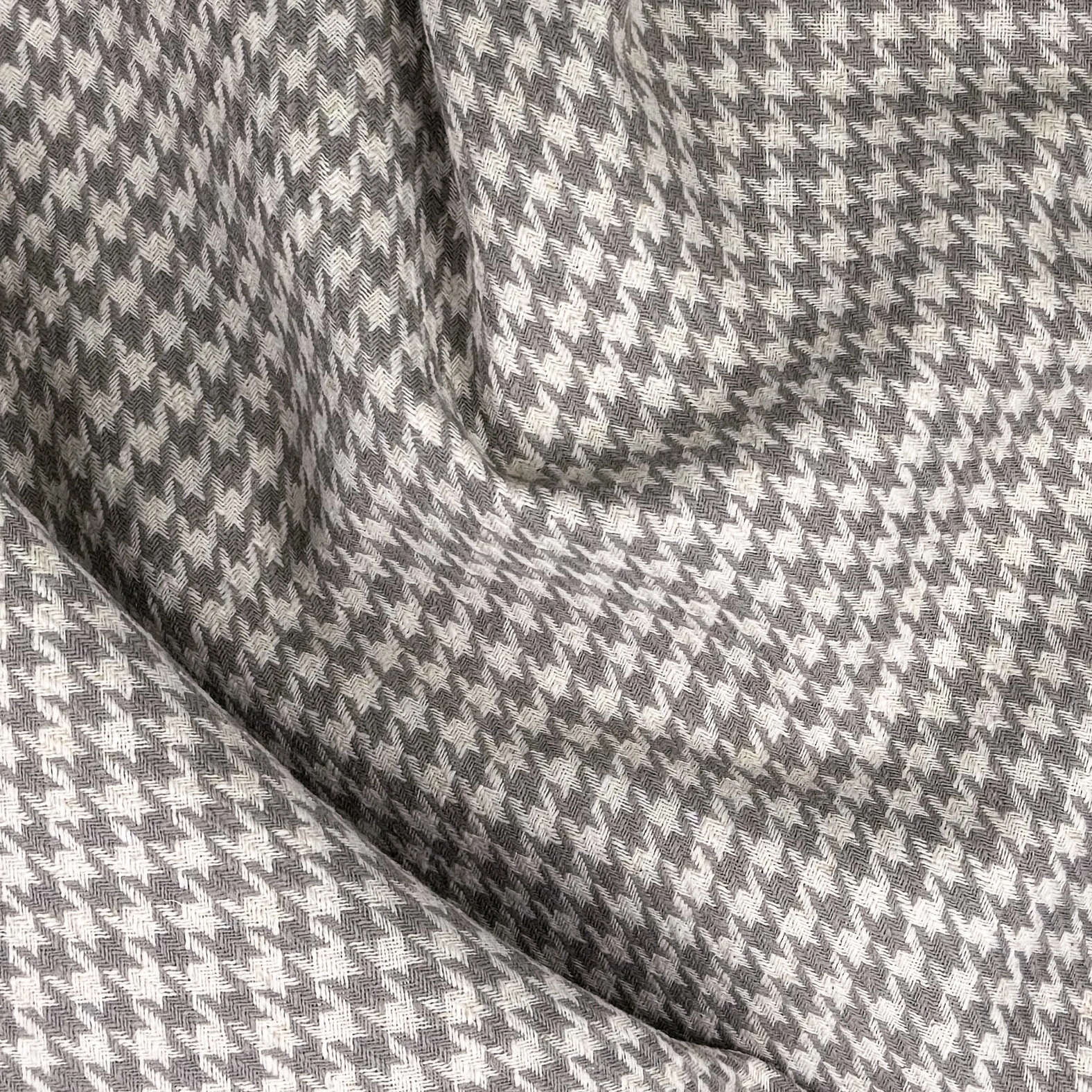Houndstooth – Grey