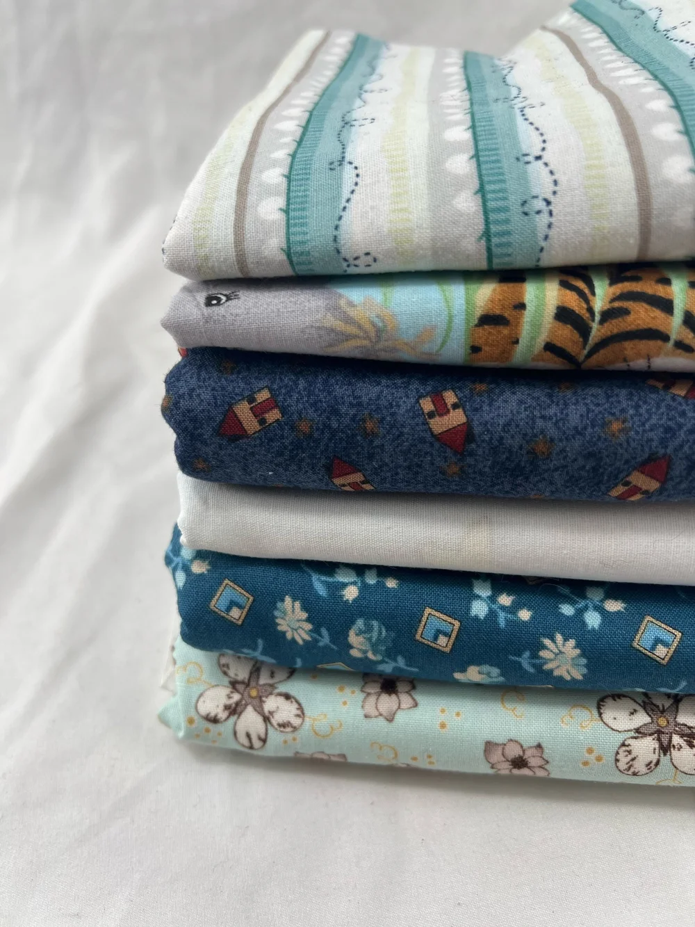 "All the little Houses" 1.6lb Quilting Cotton Bundle