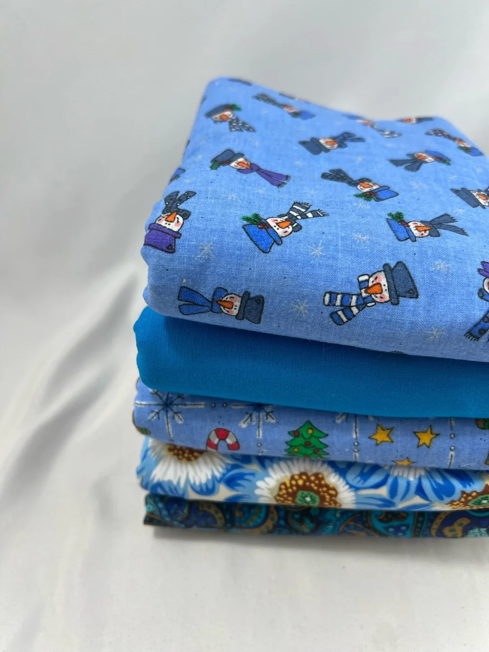 "Blue Christmas" 1.7lb Quilting Cotton Bundle