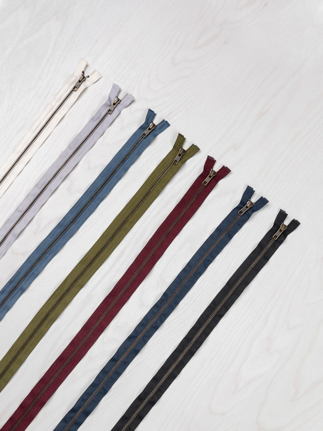 Separating One-Way YKK Jacket or Coat Zipper with Metal Teeth