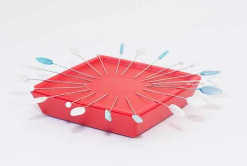 Zirkel Red Magnetic Pin Organizer