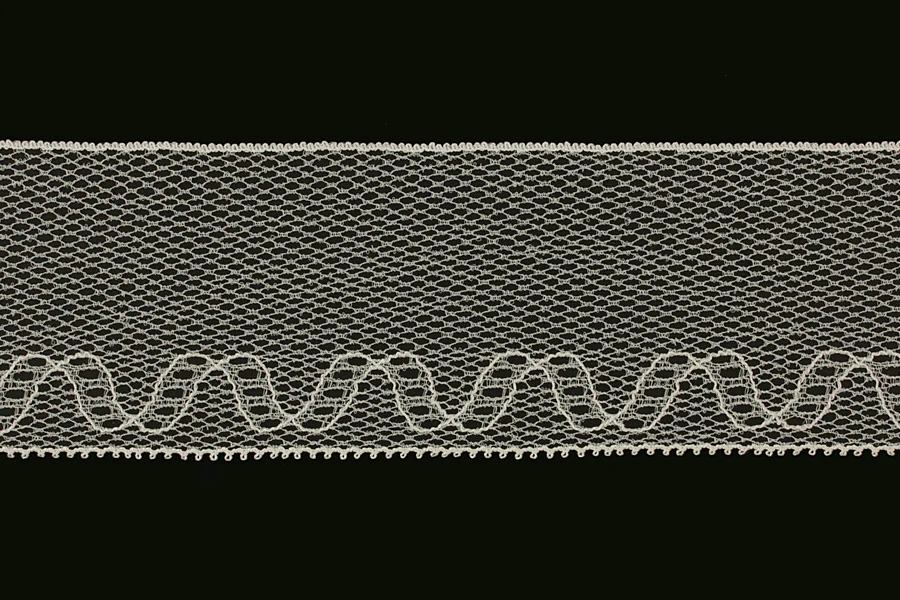 2 1/2" Ivory Chantilly Lace