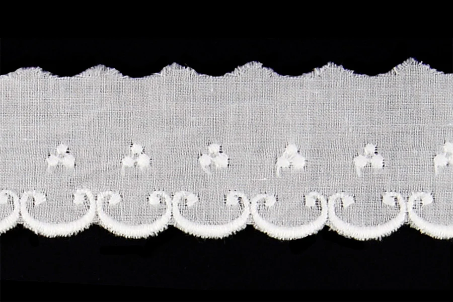 1" Curly Bordered White Eyelet Trim
