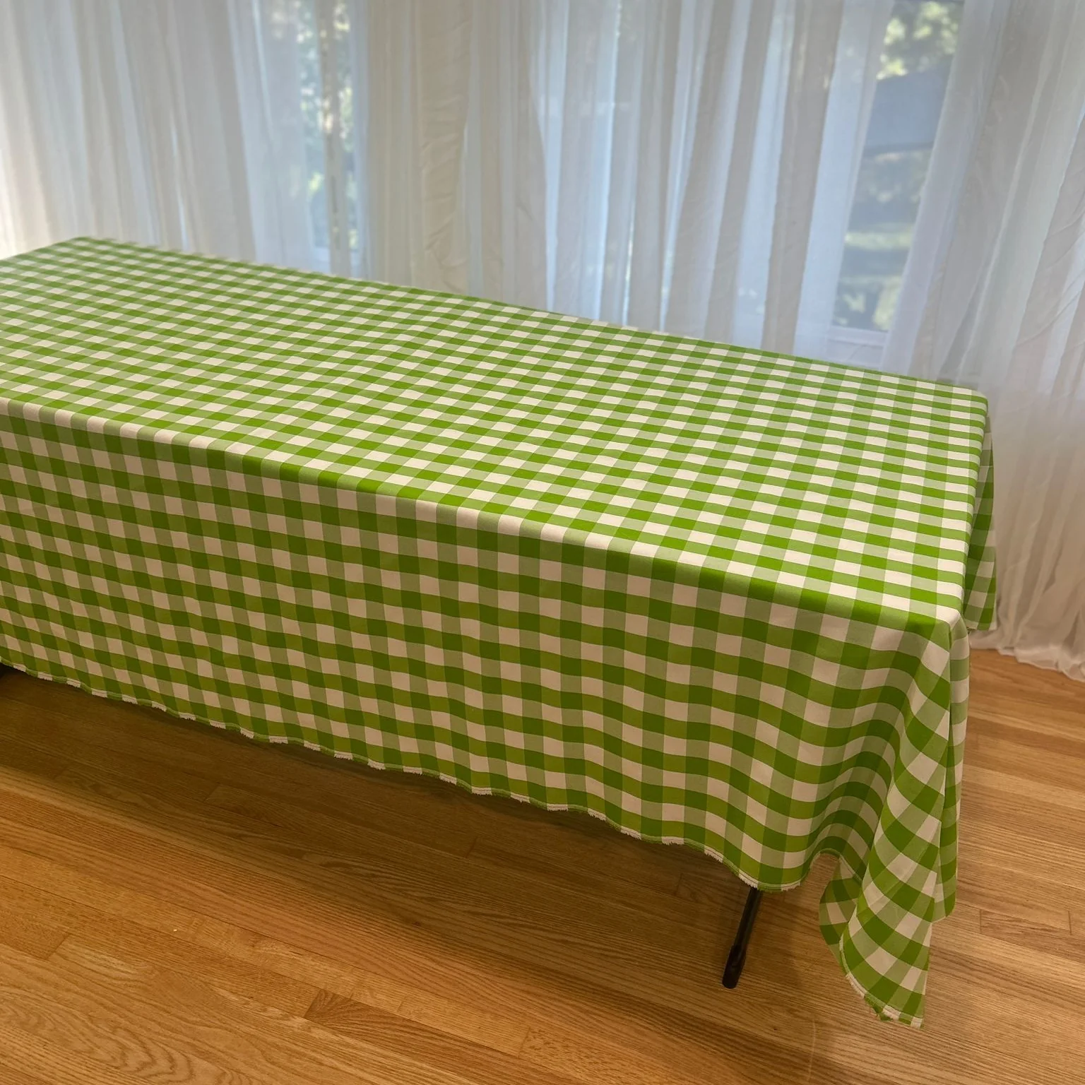 Gingham Checkered Poly Poplin Tablecloth 60 x 84 Inch