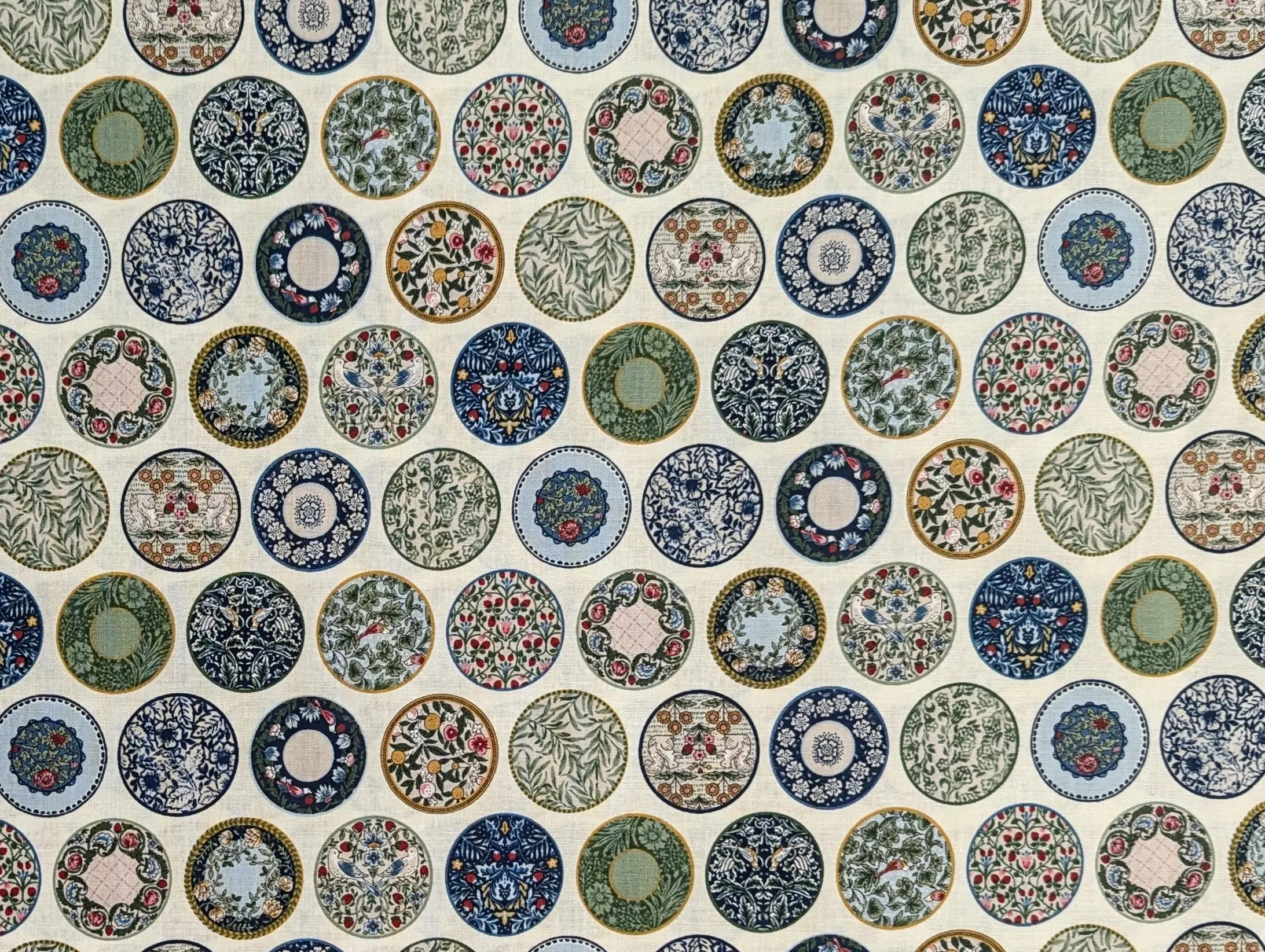 Senyo: Plates Morrisesque