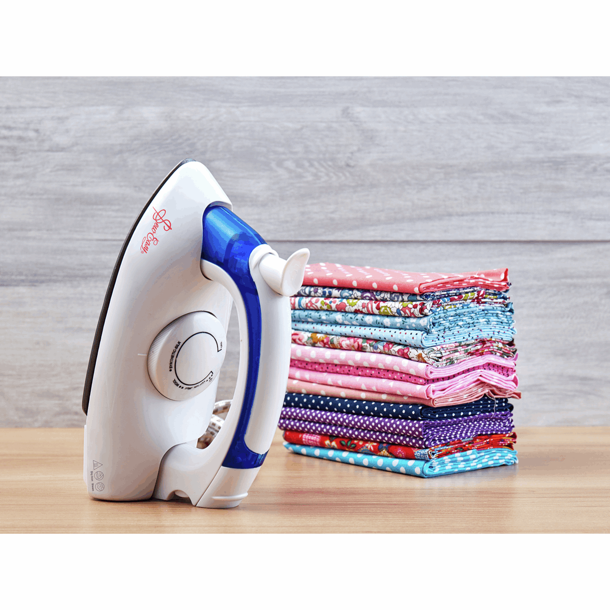 Sew Easy Compact Steam Iron 700w